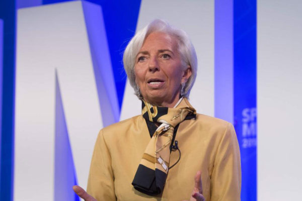 Lagarde advierte del lento crecimiento mundial de la economía