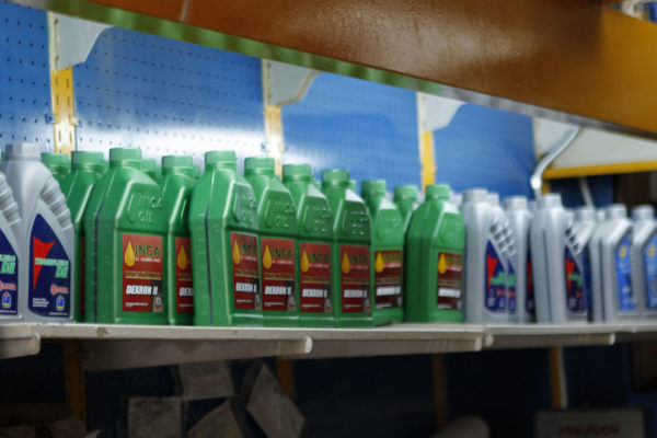 Pdvsa vende lubricantes a precios justos en El Poliedro
