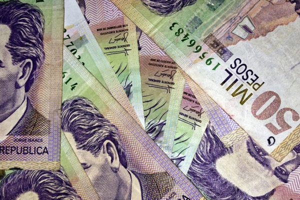 Salario mínimo en Colombia subirá a $255 en 2019