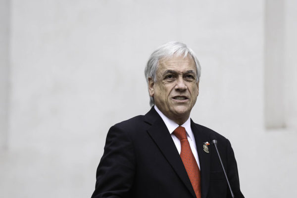Piñera anunció ley para que militares protejan infraestructura pública en Chile