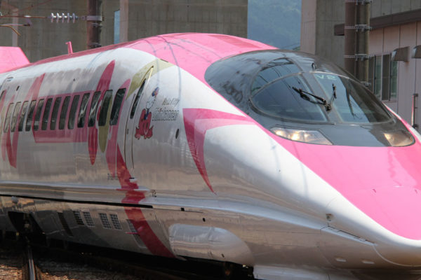 El tren Hello Kitty inicia sus recorridos en Japón