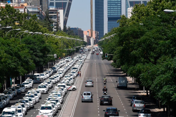 Taxistas expanden su huelga a toda España en protesta contra Uber