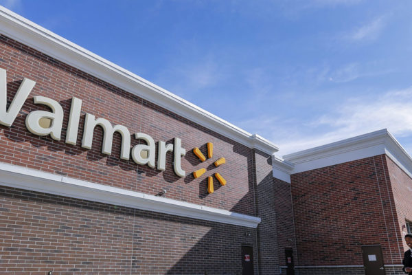 Walmart aumenta previsión de ganancia anual