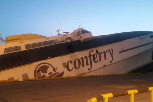 Se hunde buque de Conferry en puerto de Guanta