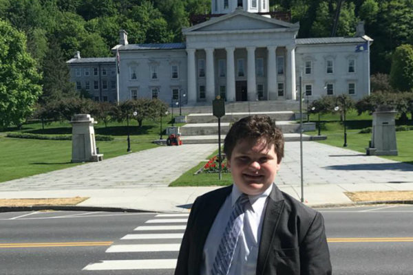 Estudiante de 14 años se postula a gobernador en EEUU