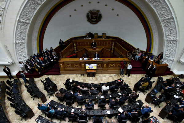 Asamblea debatirá medidas económicas anunciadas por Maduro