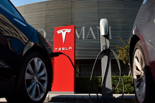 Tesla entregó menos vehículos eléctricos de lo previsto en el cuarto trimestre