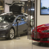 Vende menos vehículos y gana menos dinero, pero todos quieren ser Tesla
