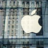 Apple reabrió su icónica tienda del cubo de cristal en Nueva York