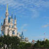 Cientos de trabajadores de Disney exigen ayuda en EE.UU tras ser despedidos