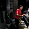 Colas para surtir gasolina comienzan a menguar en Venezuela