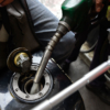 Venezolanos viven calvario para conseguir gasolina en frontera con Colombia