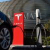 Arabia Saudí invierte $1.000 millones en rival de automovilística Tesla