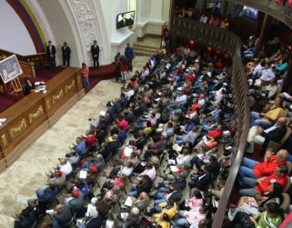 Torino: Ley Antibloqueo faculta a Maduro privatizar empresas a la rusa