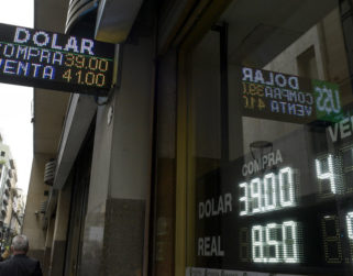 Las cotizaciones del dólar baten nuevos récords en Argentina