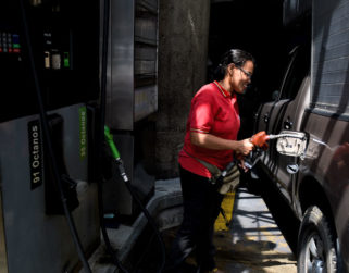 Conductores zulianos pagarán «sabotaje gringo» a sistema de racionamiento de gasolina