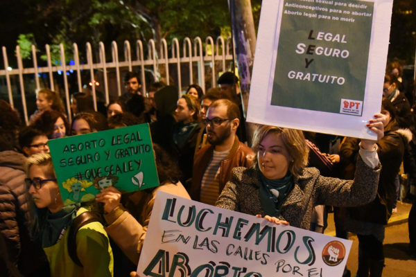 Legalización del aborto en Argentina se hunde en el Senado