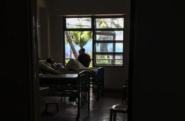 Comer en un hospital venezolano, una amenaza para la salud