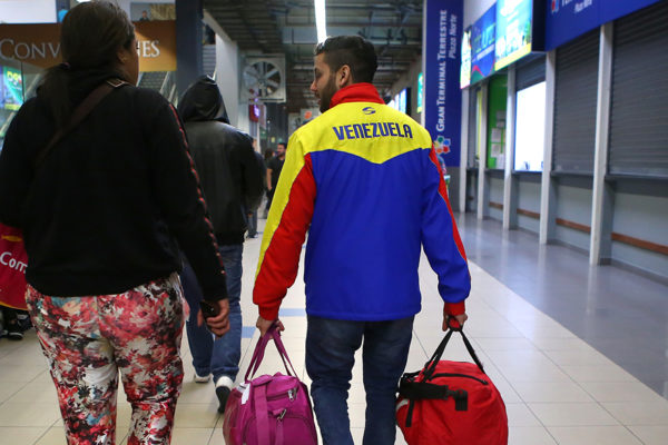 Mueren dos jóvenes migrantes venezolanos por derrumbe de edificación en Chile