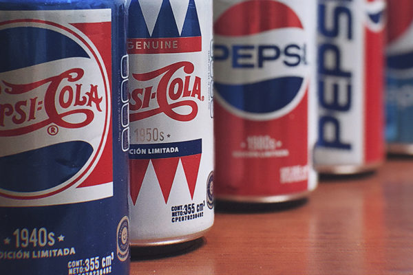 Pepsi cumple 120 años y revive momentos de la cultura pop