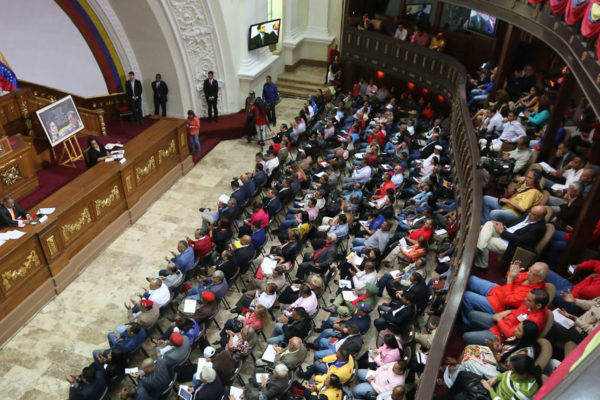 Torino: Ley Antibloqueo faculta a Maduro privatizar empresas a la rusa