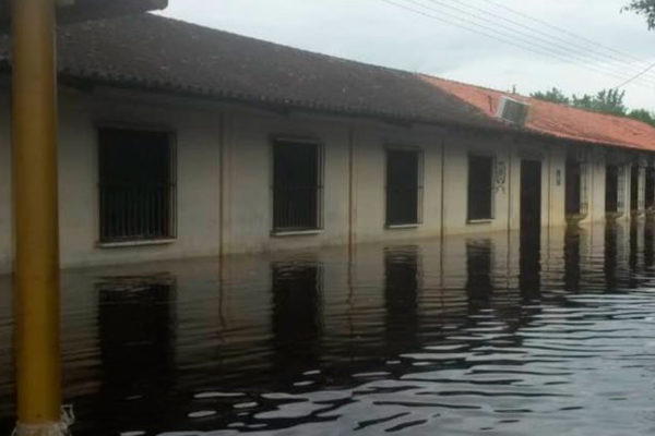Inundaciones en el sur de Venezuela añaden más drama a la crisis