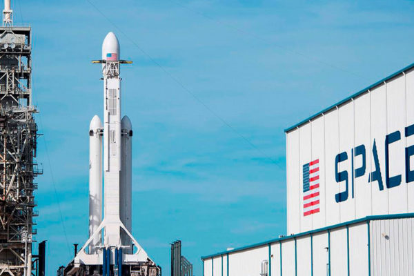 NASA autoriza el primer vuelo tripulado de SpaceX en medio de la pandemia