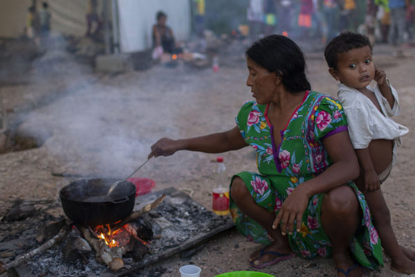 Indígenas venezolanos rehacen su vida en Brasil añorando el Orinoco