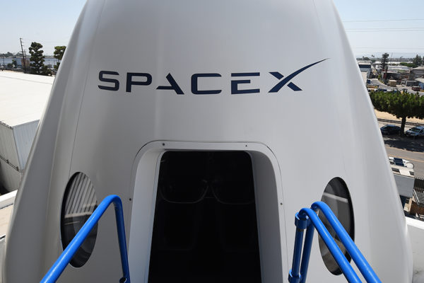 SpaceX posterga lanzamiento de 57 minisatélites