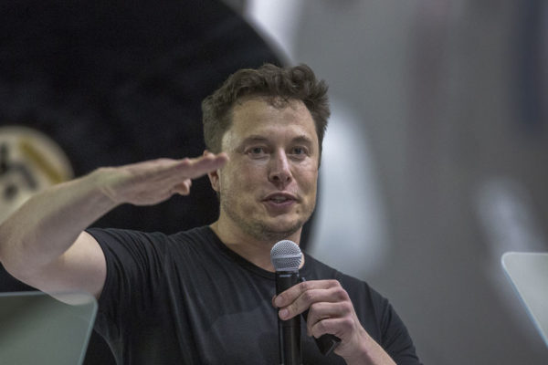 Elon Musk manda el primer tuit desde sus satélites de Internet Starlink