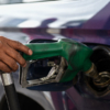 Reportan que siguen las largas colas en varias zonas del país para echar gasolina (+video)