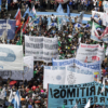 Sindicatos marchan y reclaman cambio de rumbo económico en Argentina