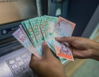 Steve Hanke: El bolívar perdió la mitad de su valor en 19 días