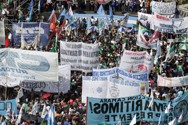 Marchas bloquean Buenos Aires durante paro general