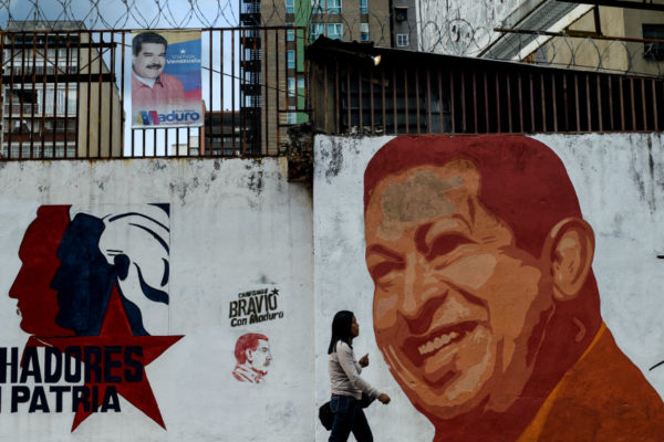 Documental sobre Hugo Chávez alerta contra el populismo