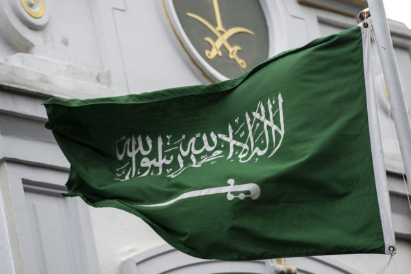 Rey saudita pide a países del Golfo afrontar «actos criminales» iraníes