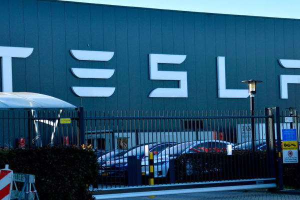 Tesla al rescate de Fiat Chrysler para evitar multas por contaminación