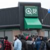 Canadá legaliza la marihuana, clientes celebran y mercados esperan