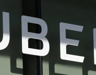 Francia legislará para que los conductores de Uber sigan como autónomos
