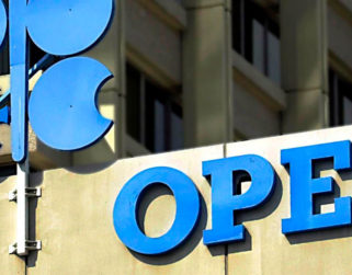 OPEP eleva en 220.000 barriles diarios previsión de demanda de crudo en 2021