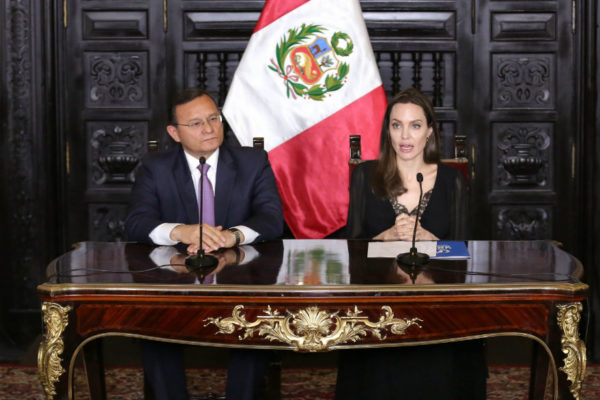 Angelina Jolie: venezolanos en Perú piden oportunidad