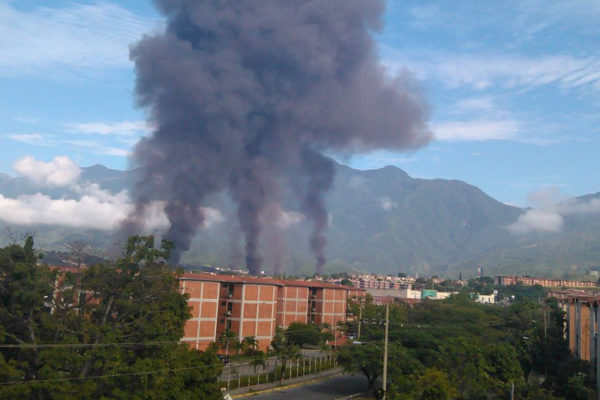 Derrame de gasolina causó incendio en llenadero de Pdvsa en Guatire