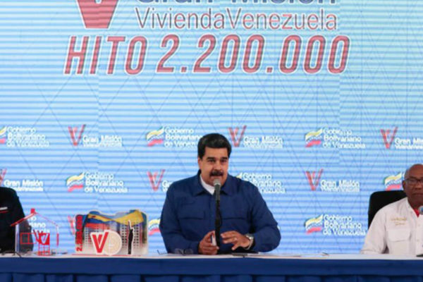 Maduro anuncia pago semanal de salario a empleados públicos