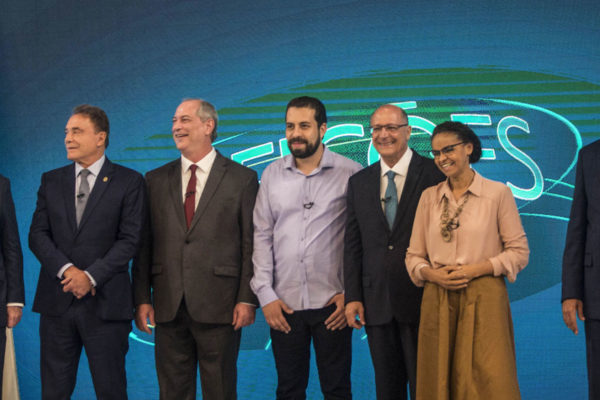 Los brasileños a las urnas para definir el futuro de su democracia