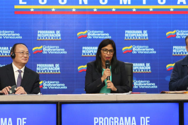 Asesor chino da lecciones de economía al gobierno de Maduro