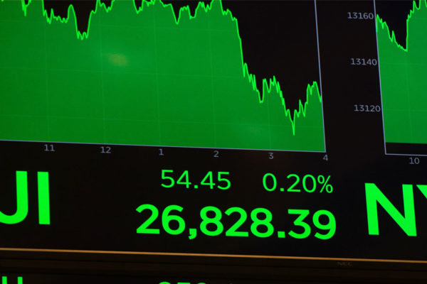 Wall Street abrió en verde y el Dow Jones avanzó 1,7% aupado por el petróleo