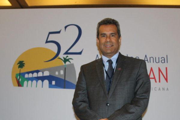 Panameño Carlos Troetsch asume presidencia de la Felaban