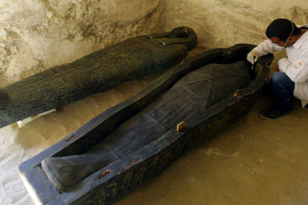 Egipto presentó el hallazgo de tumba y sarcófagos en Luxor