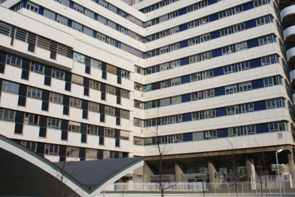 Víctima del éxito, hospital anula pago de €50 por donar heces