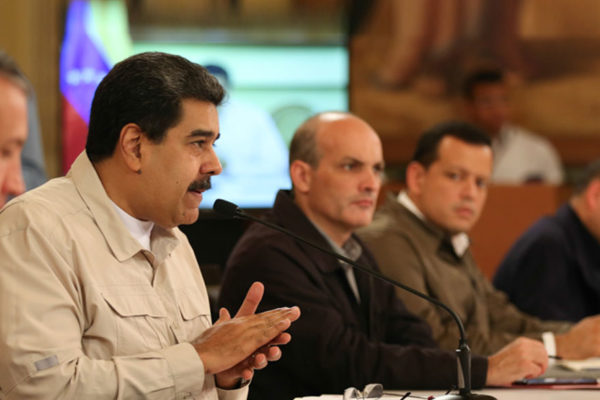 Maduro: Dementes sanciones de EEUU acorralan a empresarios